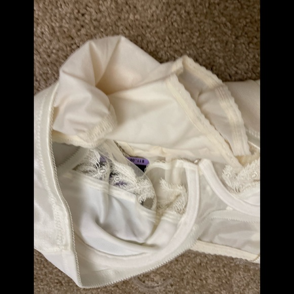 Bali skimp skamp Moonlight Size 6 panty with Wacoal 38B Bra set - Picture 4 of 5